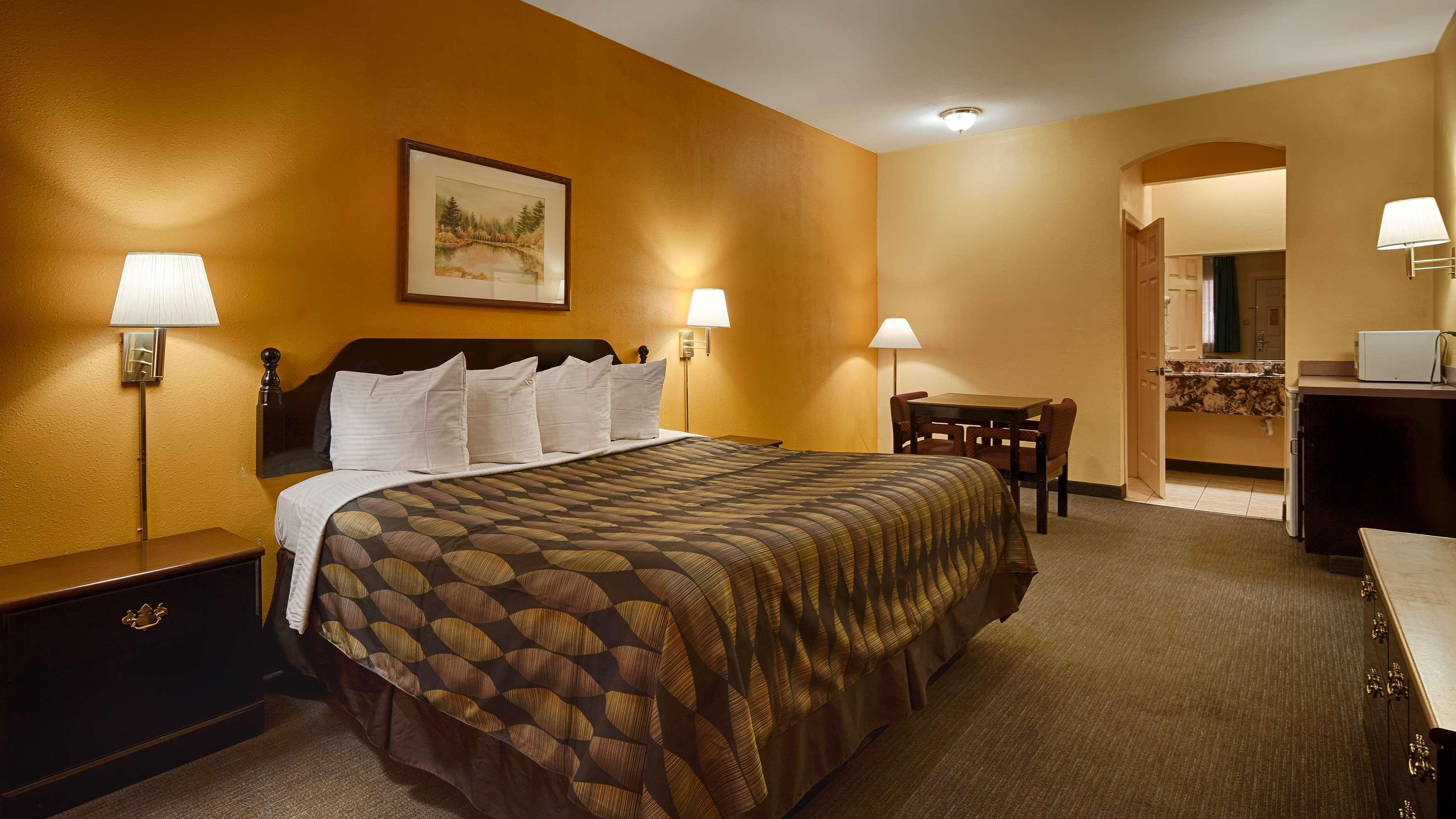 Western Gold Country Hotel 3*