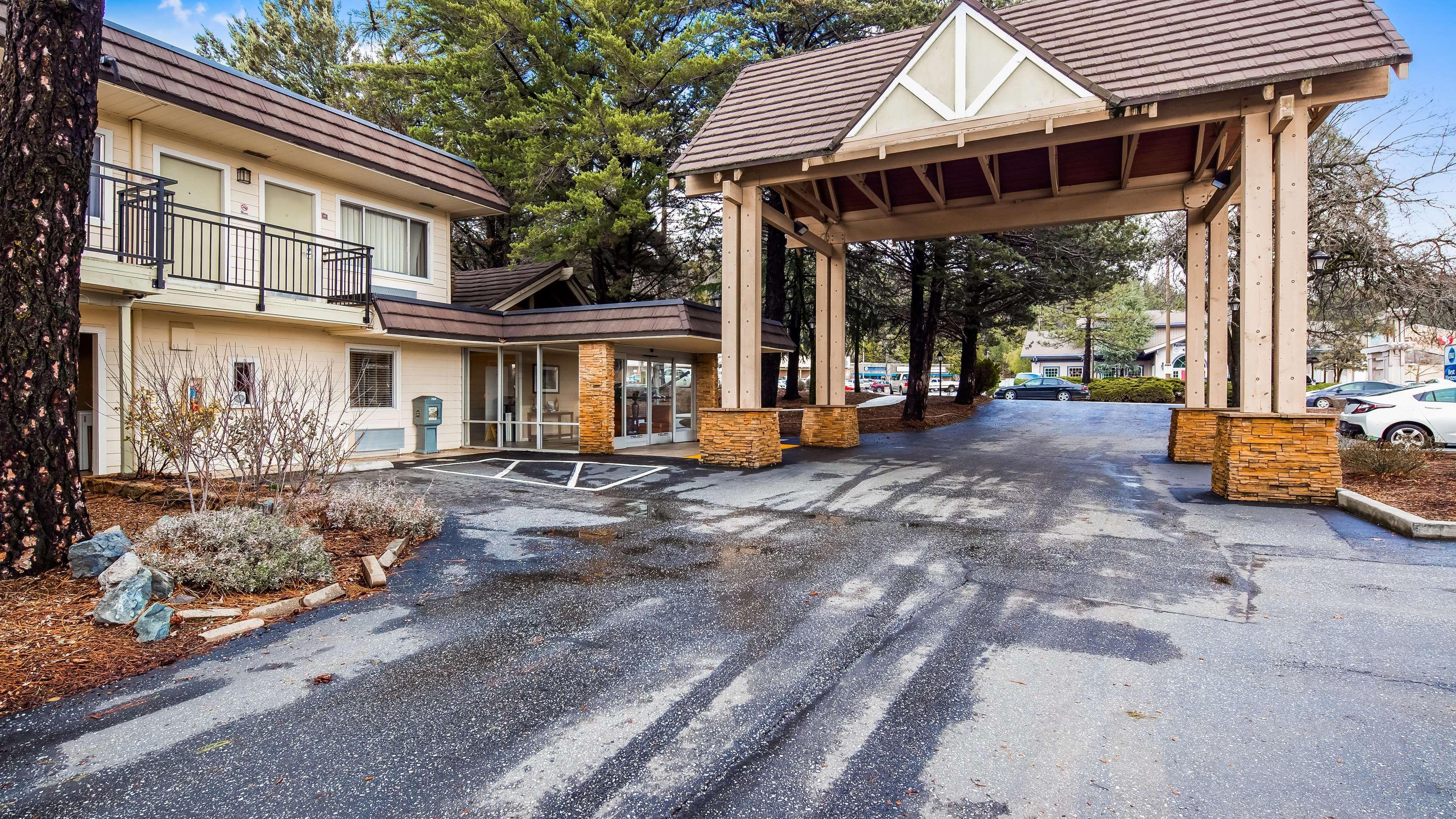 Western Gold Country Hotel