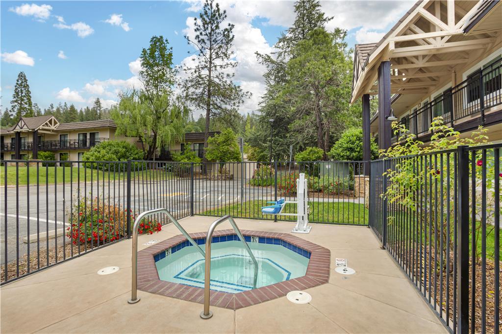Western Gold Country Hotel 3*