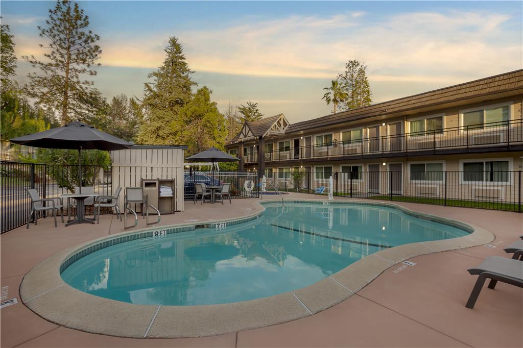 Western Gold Country Hotel 3*